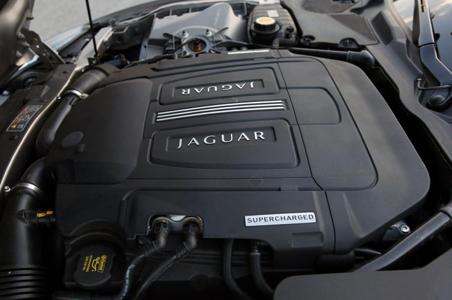  Jaguar XKR Convertible 2011 года  (фото 22 из 42)